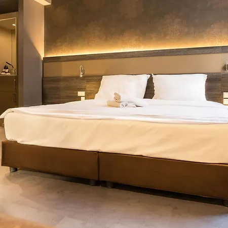 布达佩斯博物馆酒店 4*