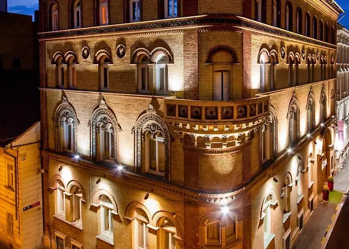 布达佩斯博物馆酒店 4*