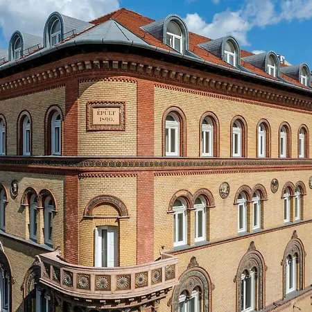 Hotel Museum 4*